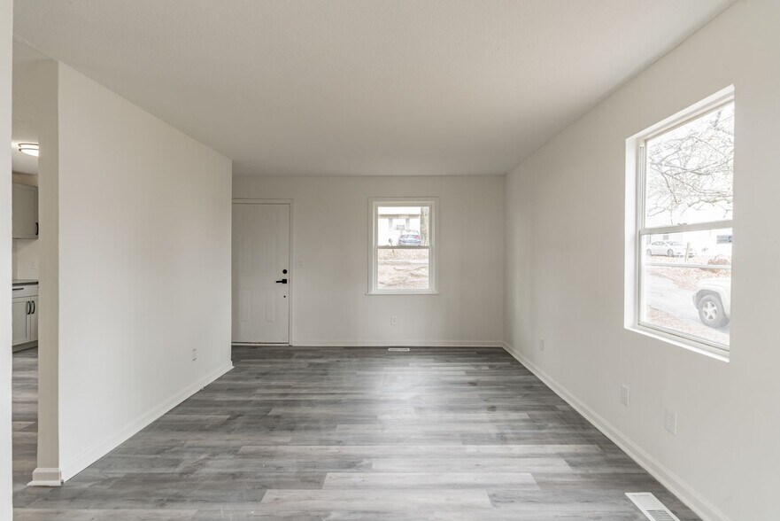 Building Photo - 724 Sylvan