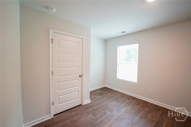 Building Photo - 138 Painted Lady Lp