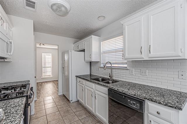 Building Photo - 2606 Hollow Bend