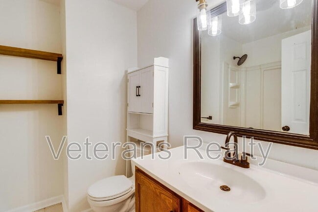 Building Photo - 1210 Spring Dr