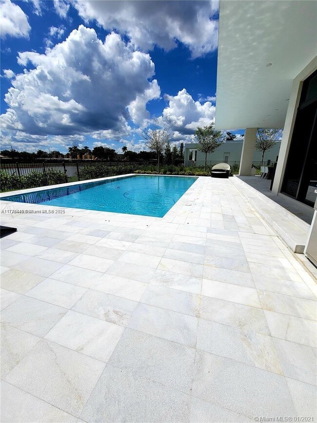 Building Photo - 16512 Botaniko Dr N
