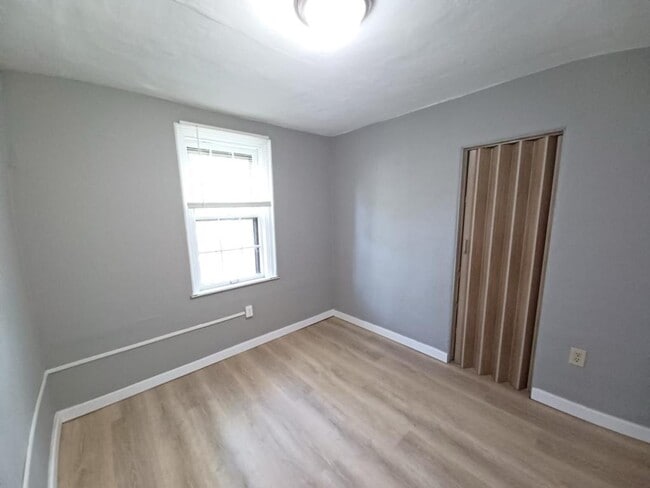 Building Photo - 10179 Bon Oak Dr