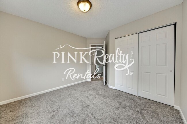 Building Photo - 5070 Hopkins Dr