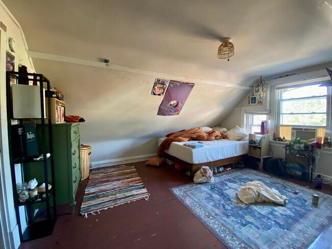 Building Photo - 2364 Victor St