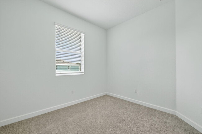 Building Photo - 309 SE Crossoak Ln
