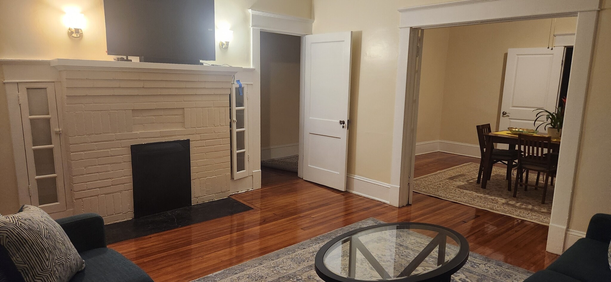 Building Photo - 703 W Markham Ave