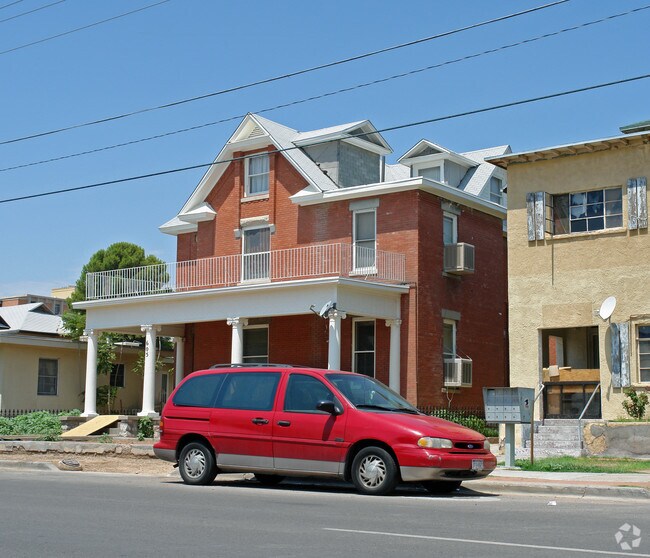 Building Photo - 605 E Rio Grande Ave