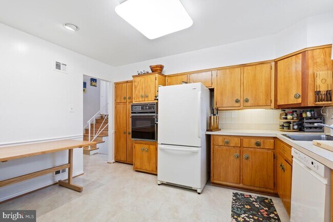 Building Photo - 8504 Sundale Dr