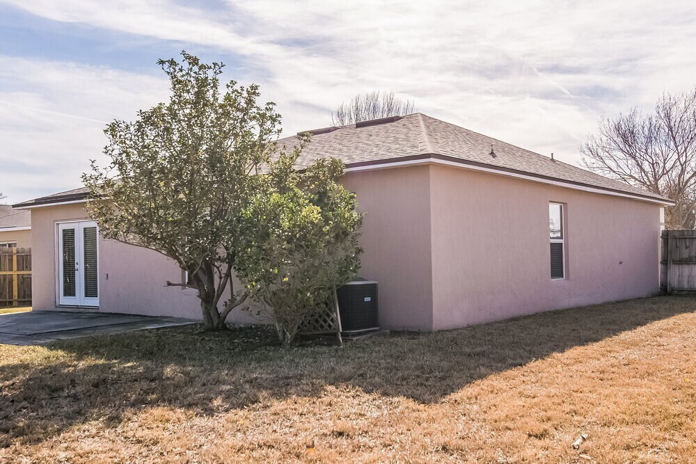Building Photo - 12607 Reeding Ridge Dr N
