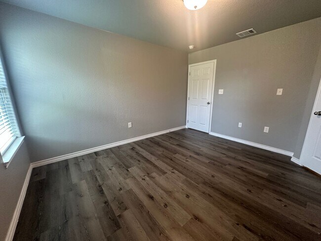Building Photo - 3Bed/2Bath