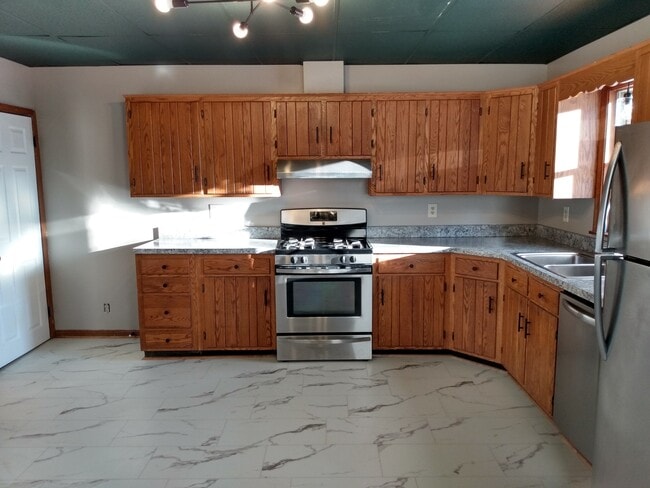 Building Photo - 578 Nelson St