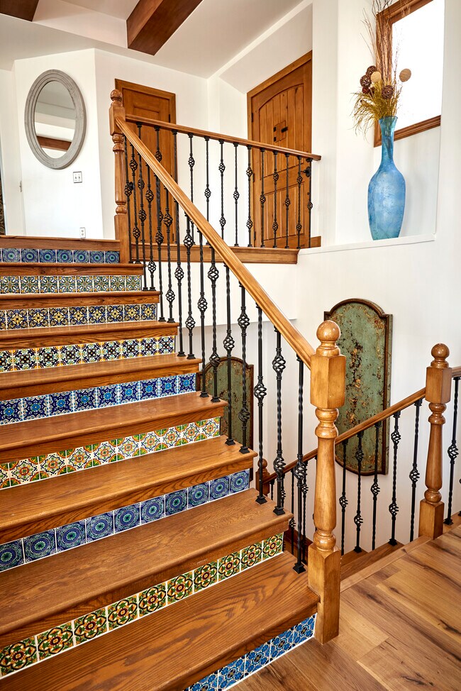 Building Photo - 7080 Via del Mar