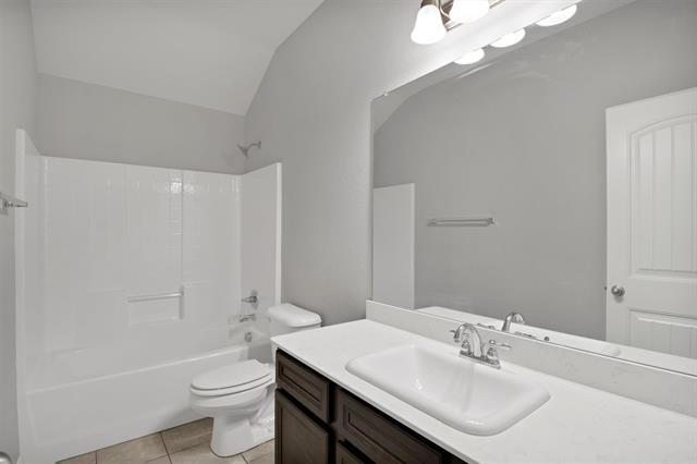 Building Photo - 5100 Royal Springs Dr