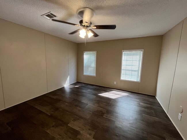 Building Photo - Country Living at it's finest! 4 Bedroom, ...