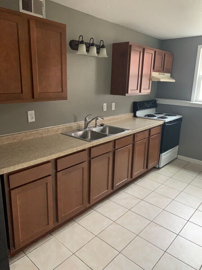 Building Photo - Ground Floor 2 BR