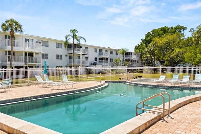 Building Photo - 2425 Flamingo Blvd