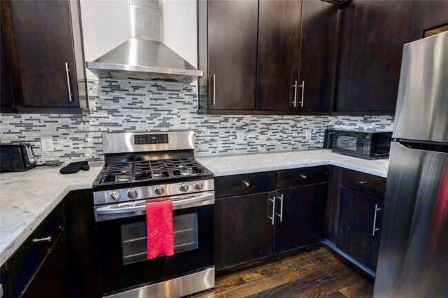 Building Photo - 1205 Summer St