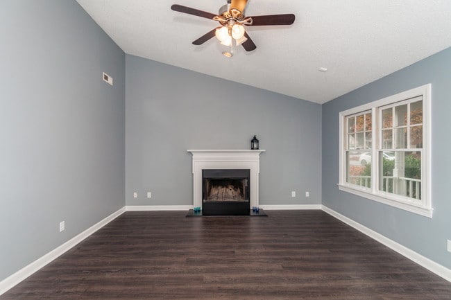 Building Photo - 2113 Tanglewood Rd