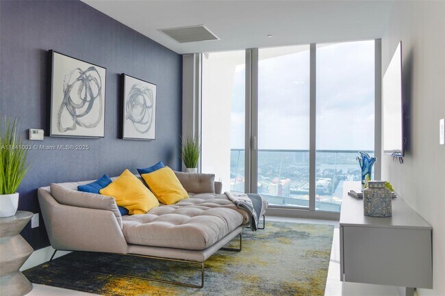Building Photo - 16901 Collins Ave
