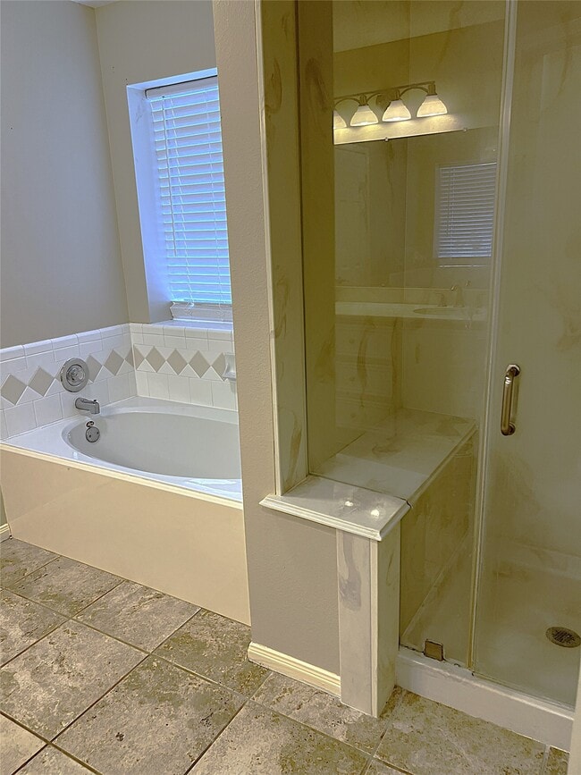 Building Photo - 4910 Linden Pl