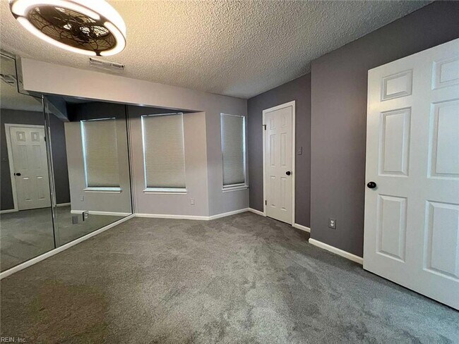 Building Photo - 4930 Cypress Point Cir
