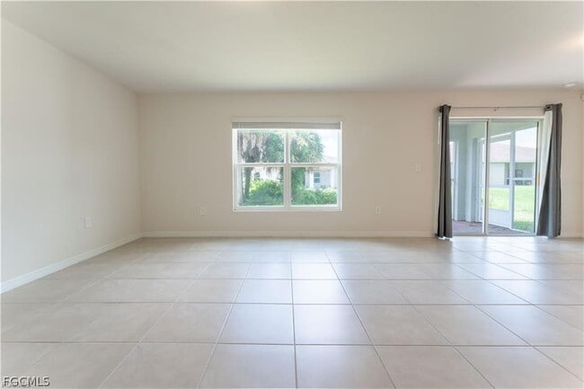 Building Photo - 8052 Sunrise Cir