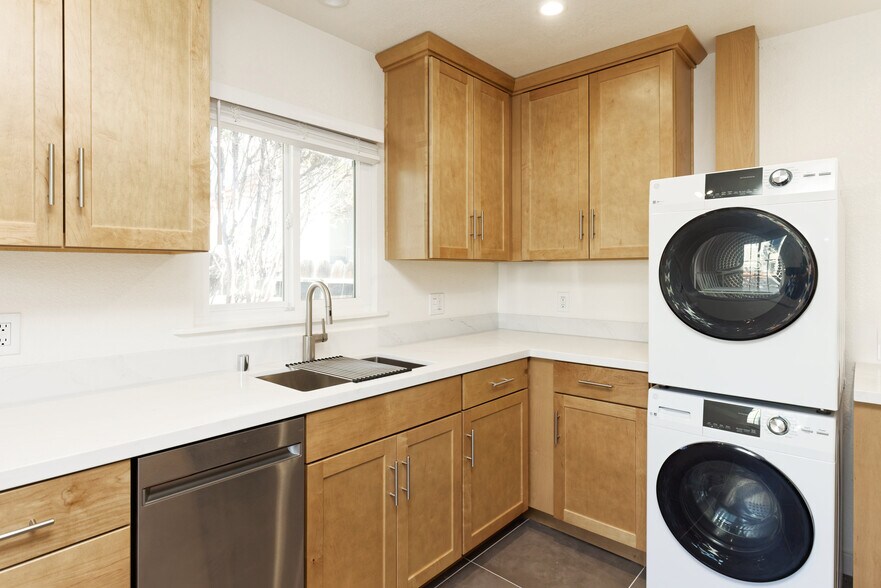 Building Photo - 6152 Overdale Ave