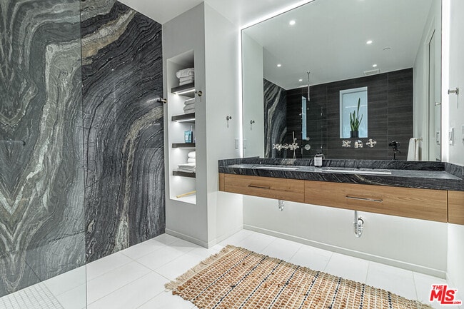 Building Photo - 1030 Kings Rd