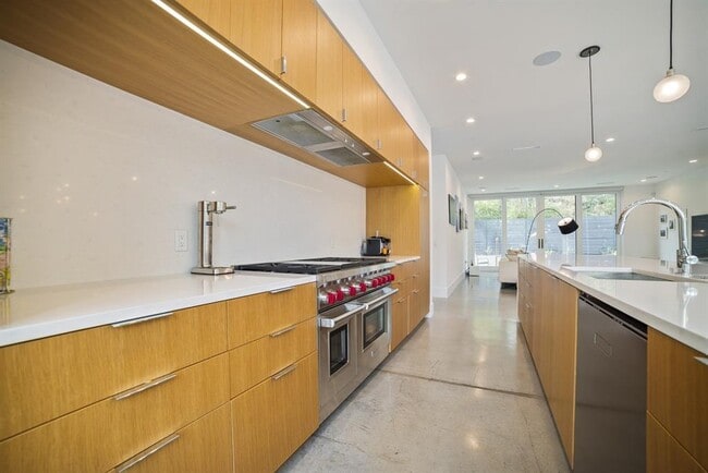 Building Photo - 2003 Melridge Pl