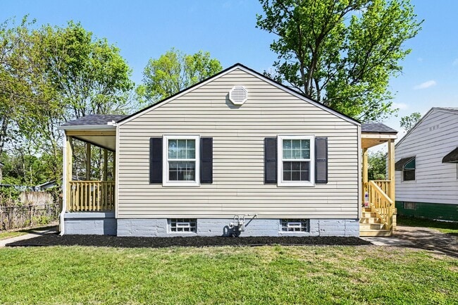 Building Photo - Renovated 2 Bed 1 Bath Home