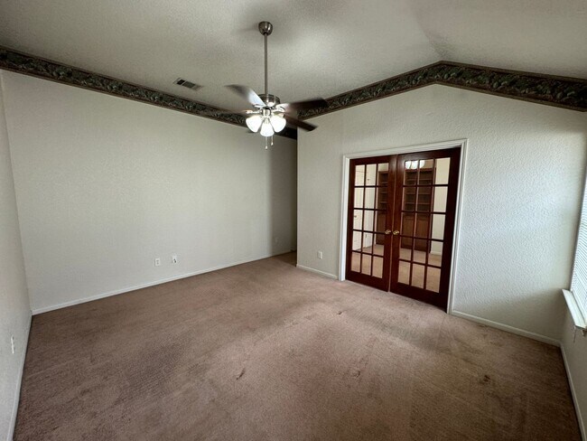 Building Photo - 4201 Lost Oak Dr