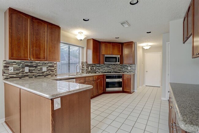 Building Photo - 3126 Pebble Bay Dr