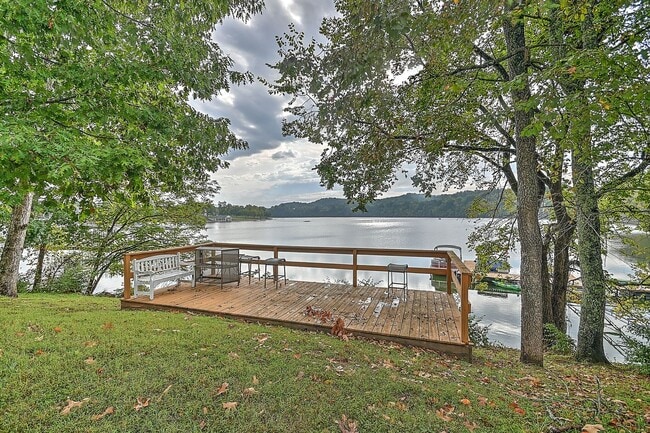 Building Photo - 24 Lake Village Ct