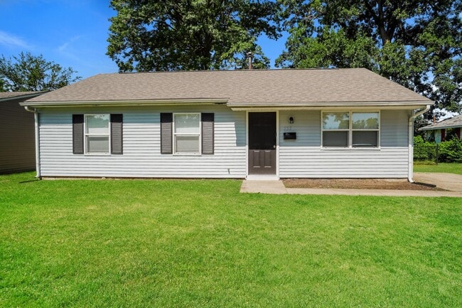 Primary Photo - 357 Amesbury Dr