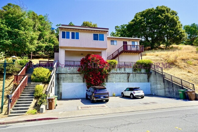 Primary Photo - Quality Duplex, Right Near Downtown!