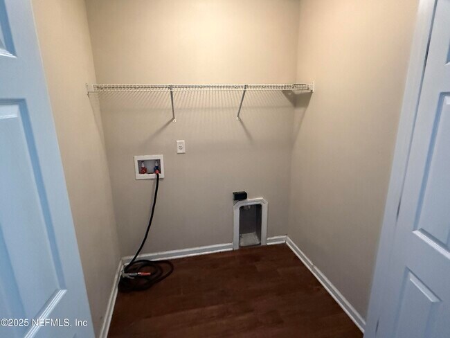 Building Photo - 8850 Southwest Ct