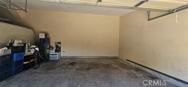 Building Photo - 1631 E 85th St