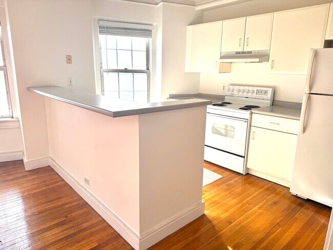 Building Photo - 534 Beacon St