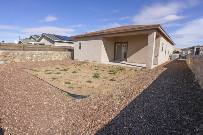 Building Photo - 4941 Ruben Soto