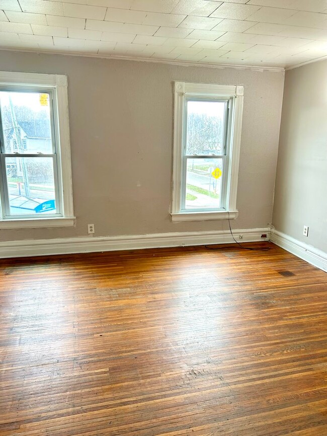 Building Photo - 572-574 Seward  T2