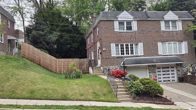 Building Photo - 746 Cinnaminson St