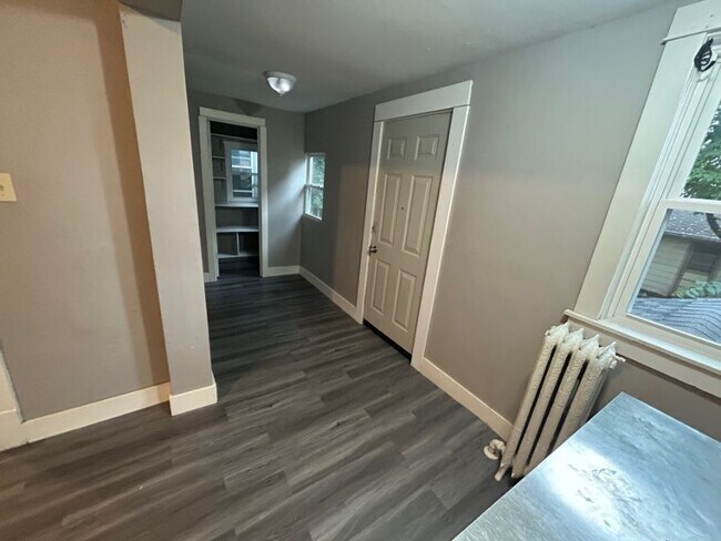 Building Photo - 1213 S 72nd St