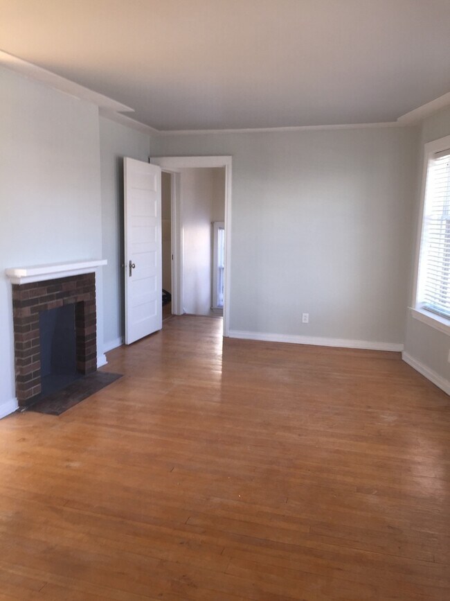 Building Photo - 109-111 Duplex