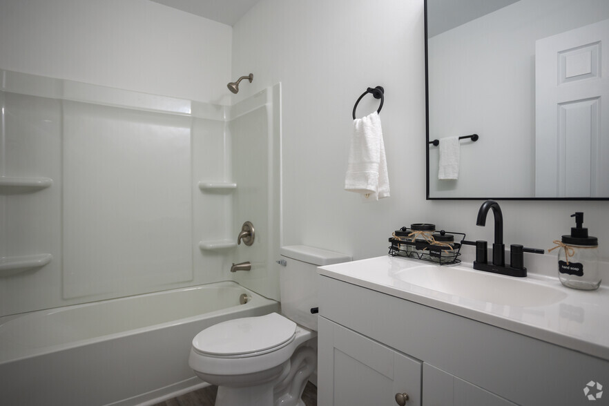 1BR,1.5BA - Bathroom - Country Club Apartments