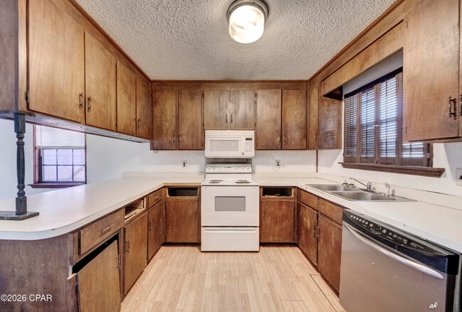Building Photo - 929 Marina Dr