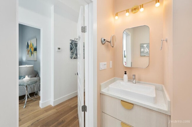 Building Photo - 327 Arlington St