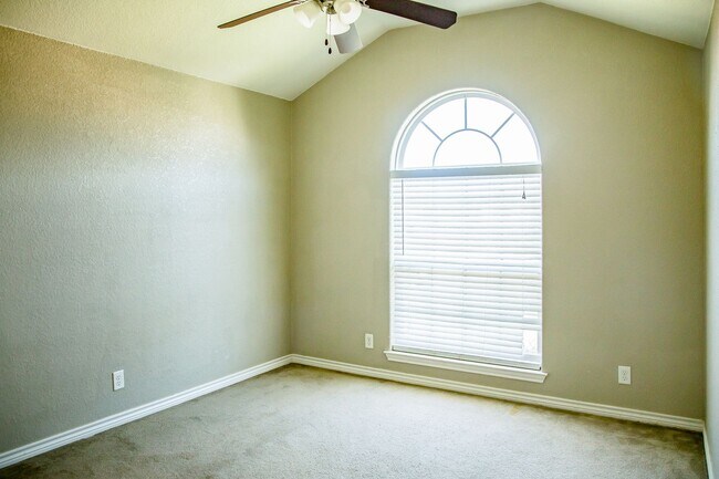 Building Photo - For Lease – $2,100/month | $2,250 Security...
