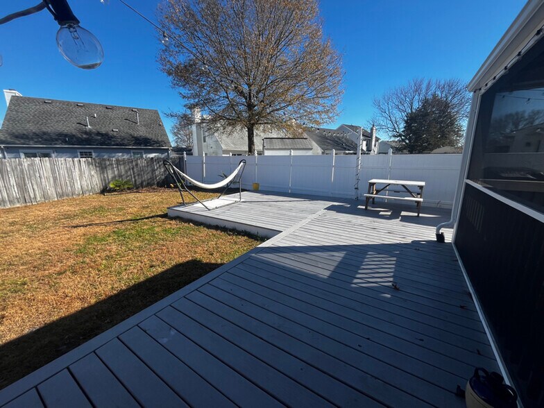 Building Photo - 1112 Bonfield Ct