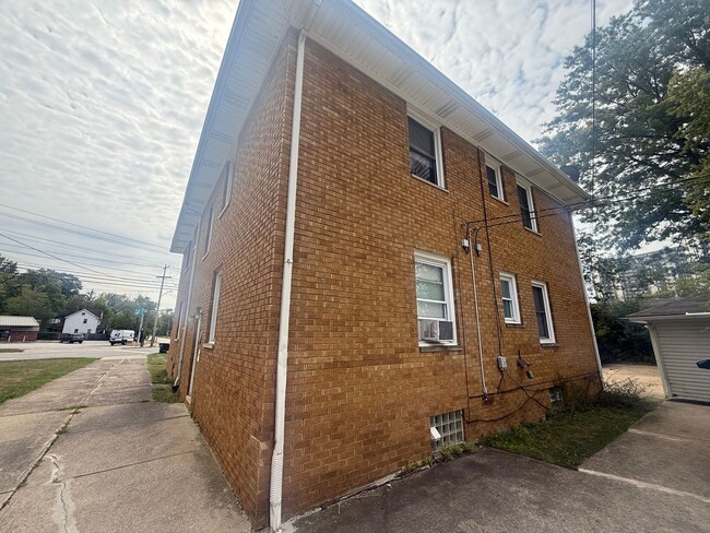 Building Photo - 26631 Lakeshore Blvd