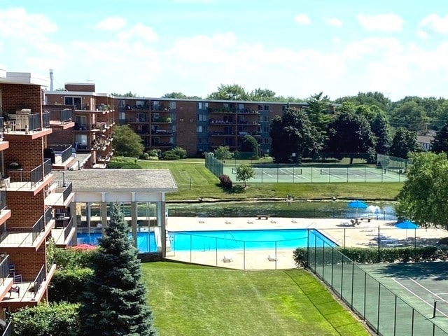 Building Photo - 18 E Old Willow Rd